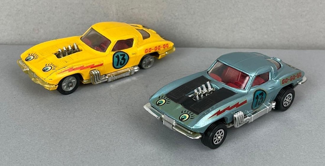 Group of 2 Corgi Lazy Bones Chevrolet Corvette Sting Ray Die-Cast Vehicles: 1/43 scale. Yellow one has a missing wheel.