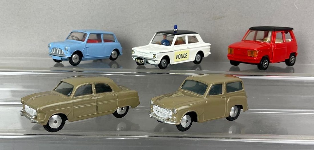 Group of 5 Corgi Die-Cast Vehicles (1 of 3)