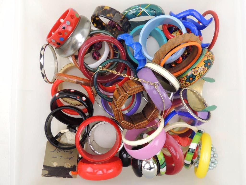 Costume Bracelets Lot Vintage (1 of 1)