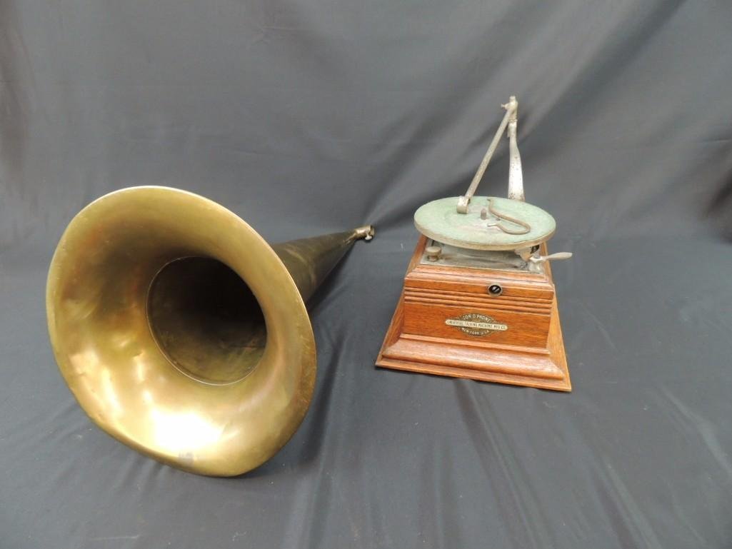 Zon-O-Phone Universal Talking Machine Phonograph (1 of 6)