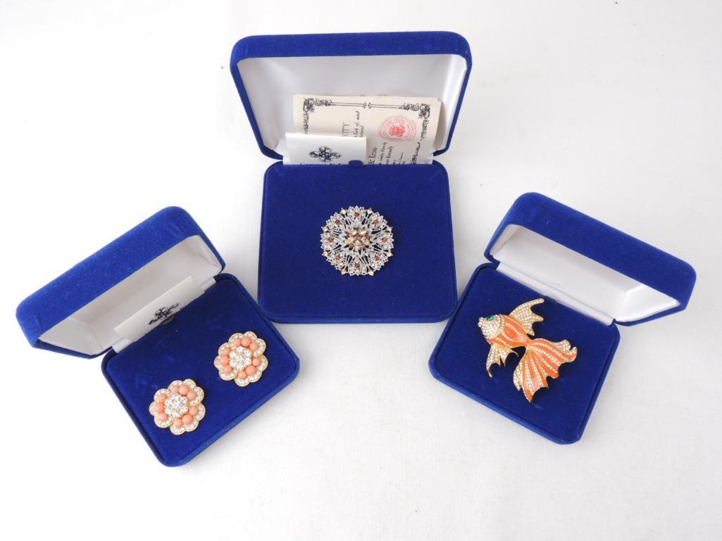 Lot of Camrose & Kross Jaqueline Kennedy Collection: Signed JBK, 2 brooches, one pair earrings