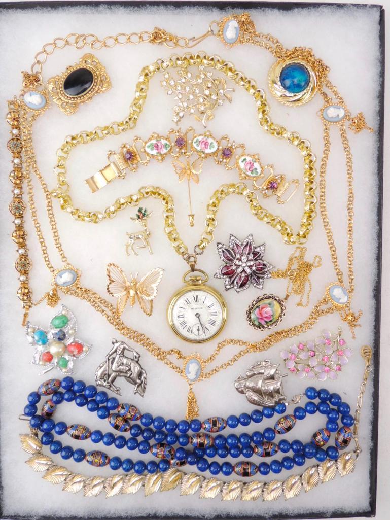Mixed Lot of Costume Jewelry: Beads, necklaces, brooches, watches, bracelets