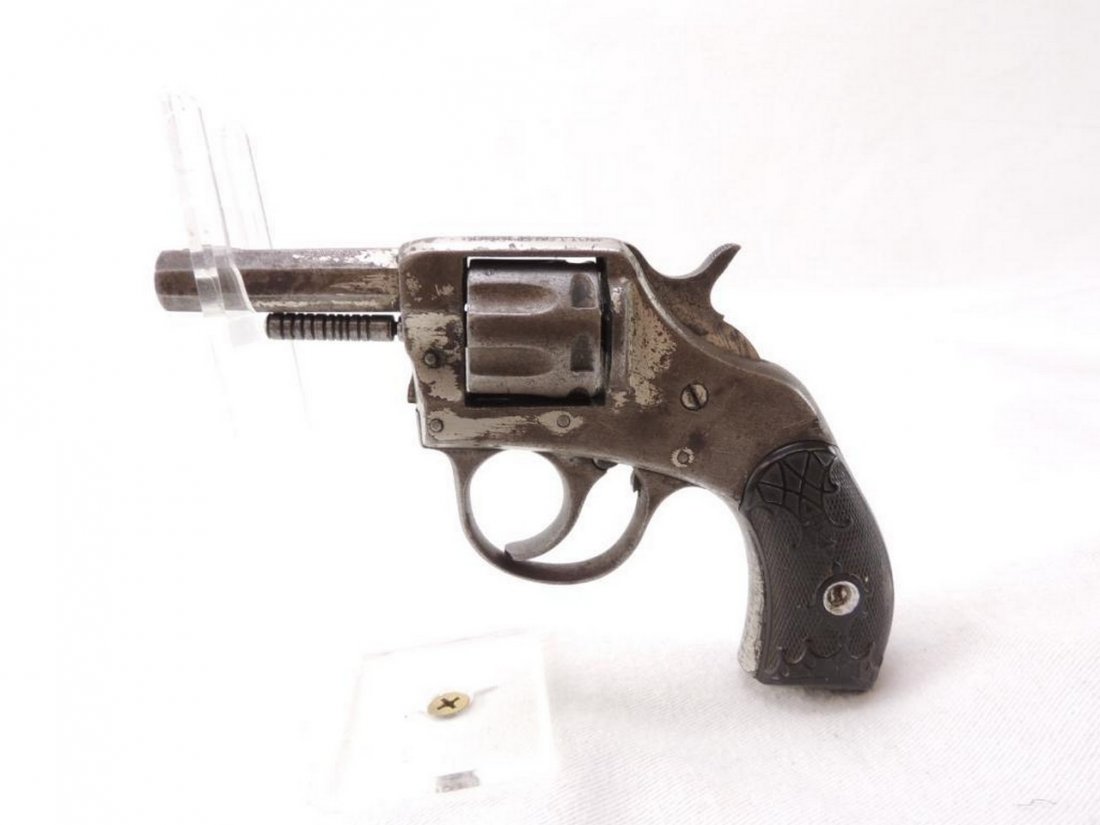 H&R Arms Young American Double Action 7 Shot .22 Cal (1 of 3)