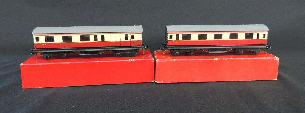 Group of 2 TTR British Railways Bogie Coaches with (1 of 4)