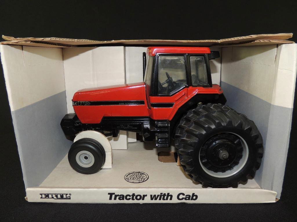 ERTL Case International  1/16 Scale Die-Cast Tractor (1 of 3)