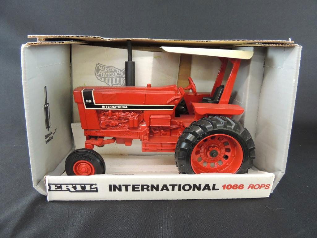 ERTL International IH 1/16 Scale 1066 ROPS Die-Cast: Original Box