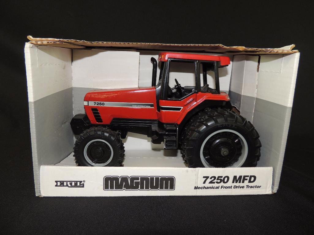 ERTL Case International 1/16 Scale Die-Cast Magnum MFD (1 of 3)