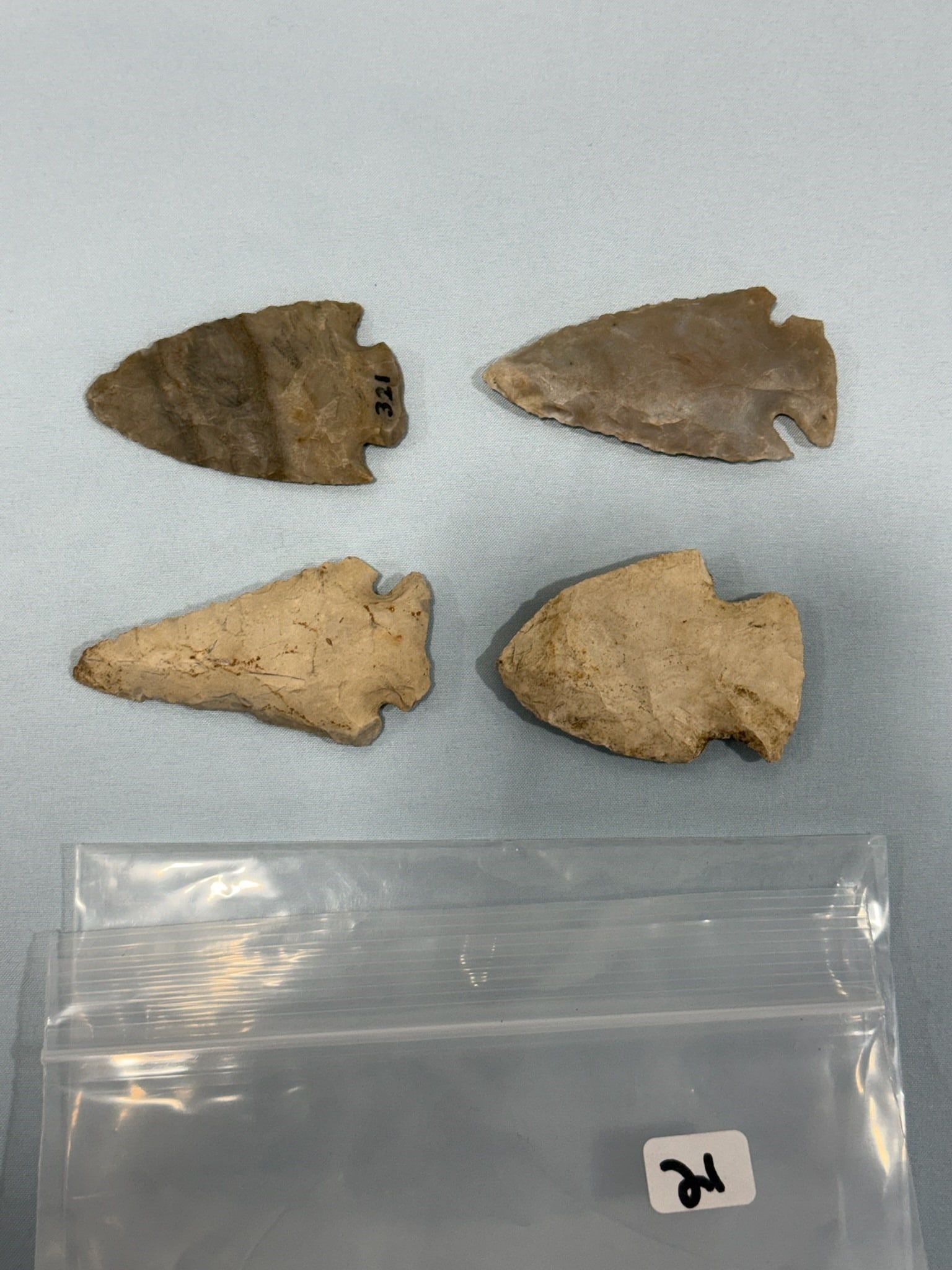 Flint Arrowheads: Group of 4 flint points - largest 2 1/2 in. - largest 2 1/2 in., Indiana.