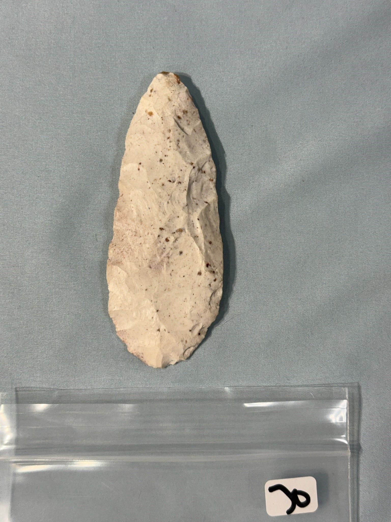 Flint Ridge Knife: 4 1/2 in. Flint Ridge Knife - Licking County Ohio.