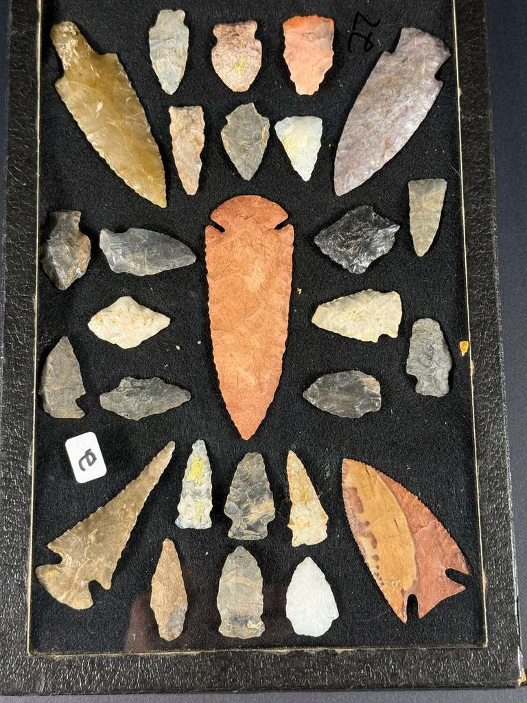 Frame of MidWestern Points: 8 by 12" Frame of 27 Mid Western artifact points largest 4 1/4"
