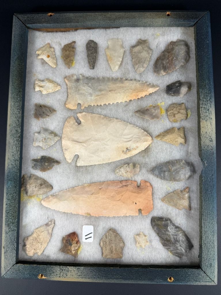 Frame of Midwestern Points: 8 1/2 by 12 1/2" Frame of 25 Mid Western artifact points largest 5 1/2"