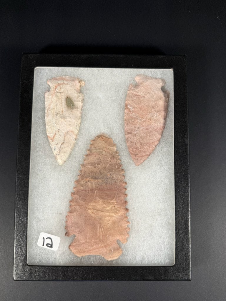 3 Midwestern Points: 3 Mid Western artifact points largest 5 1/2"