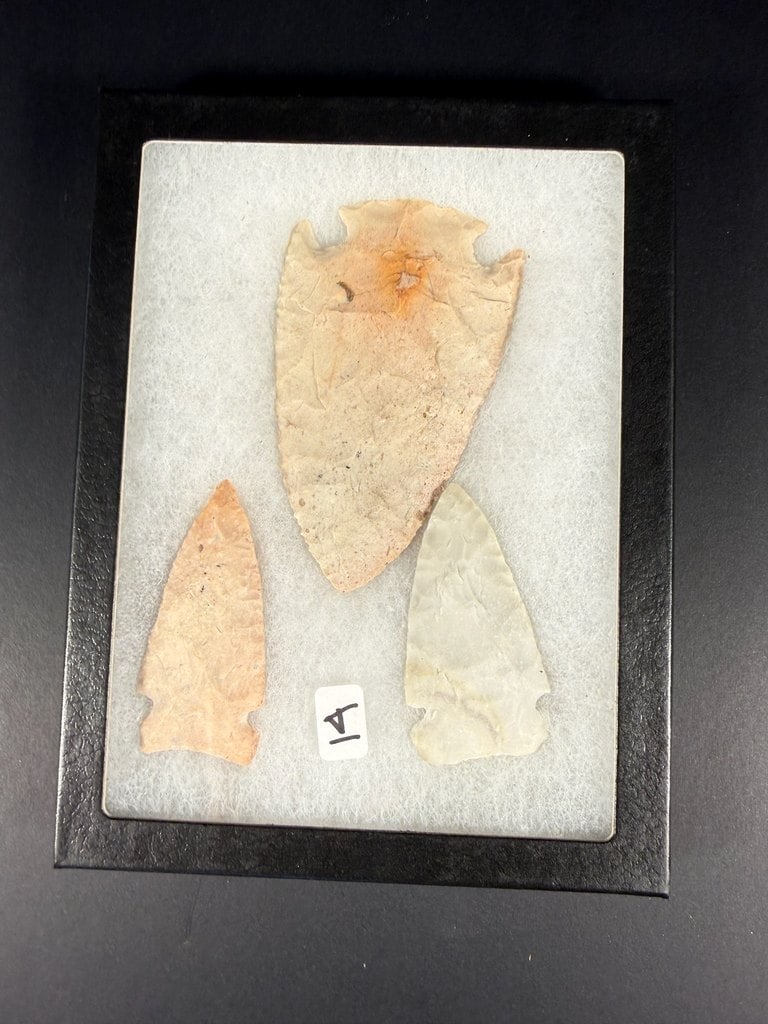 3 Midwestern Points: 3 Mid Western artifact points largest 4 1/2"