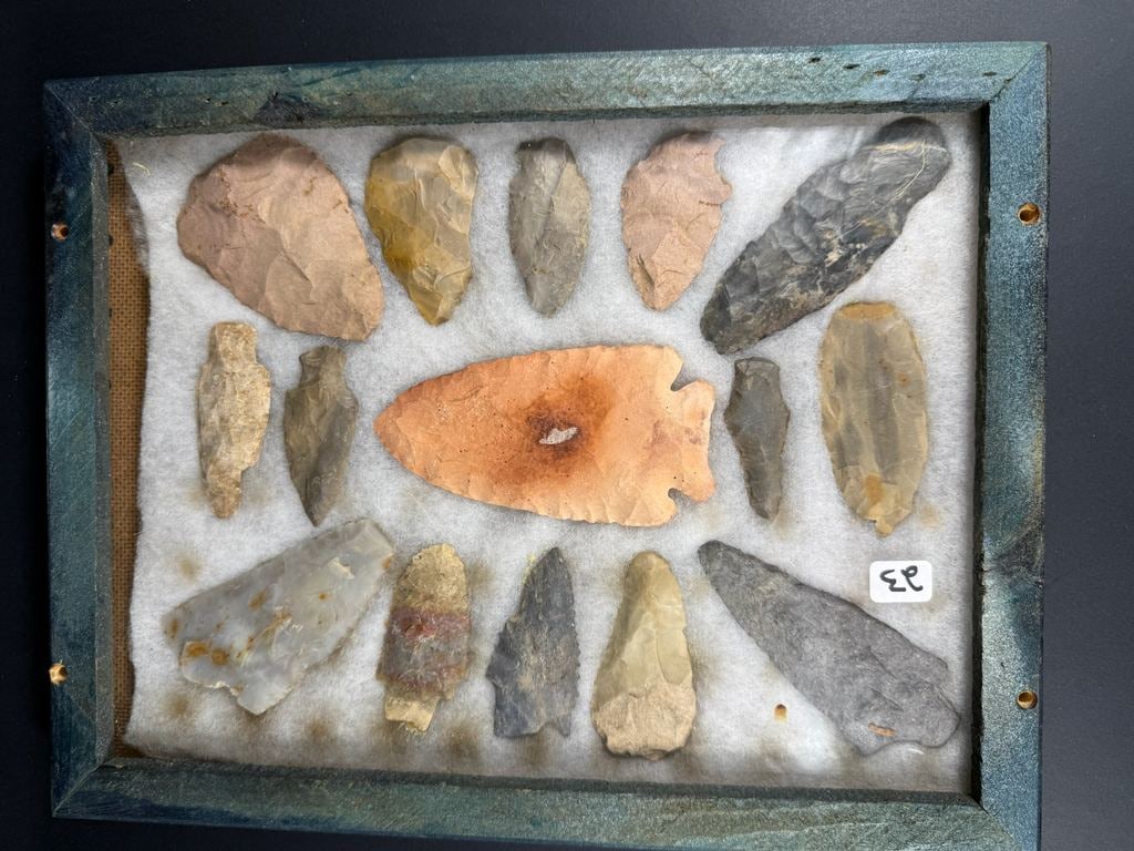 Frame of Midwestern Points: 12 1/2 by 9 3/4" Frame of 15 Mid Western artifact points largest 4 1/2"