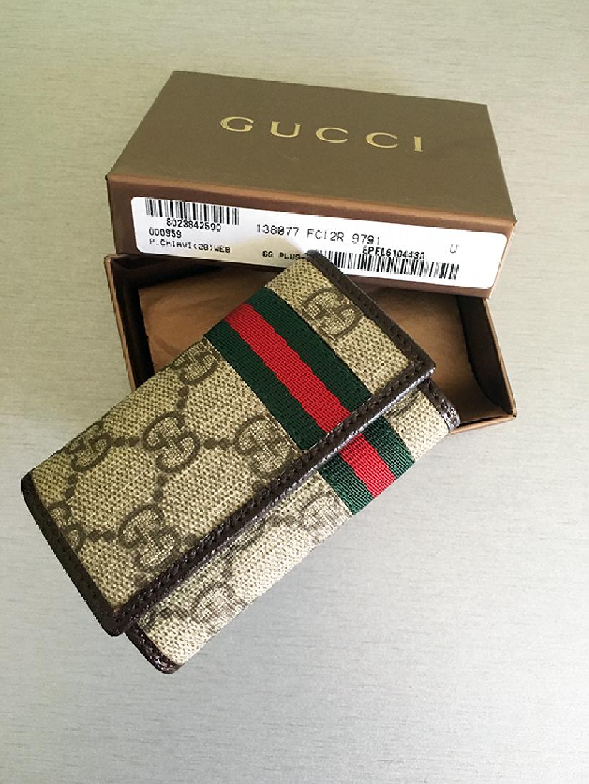 Gucci keyholder (1 of 7)
