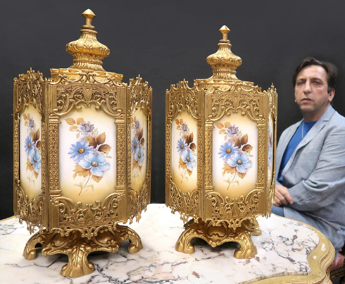 Pair Of French Art Deco Floral Lamps: Pair Of French Art Deco Floral Lamps. H 21" x W 11"