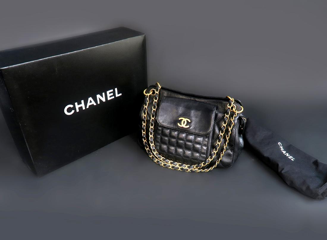 CHANEL Jumbo Chain Shoulder Bag (1 of 8)