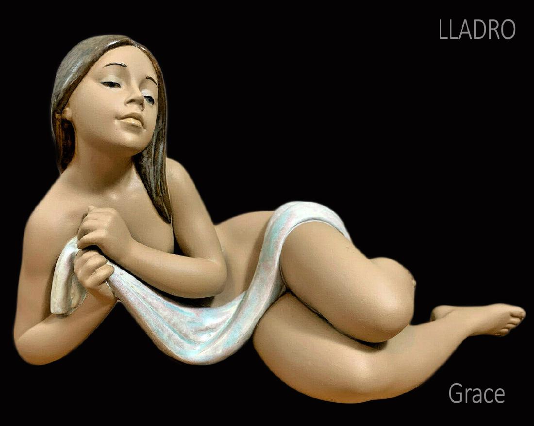 Rare Lladro "Grace" Figuirine #2413: Rare Lladro Nude Grace Figuirine #2413. Spanish hand painted porcelain statue. withdrawal_year: 01-01-2007. Sculptor: Jose Puche. H 5.9" x W 10.2" x L 5.5"