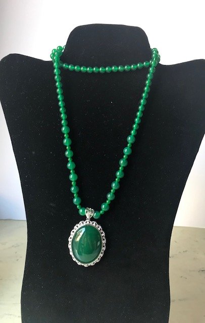 Burmese Jade Beads Necklace and Pendant (1 of 3)