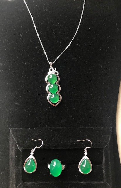 Set of Silver Inlaid Green Jade Pendant-ring Earrings (1 of 2)