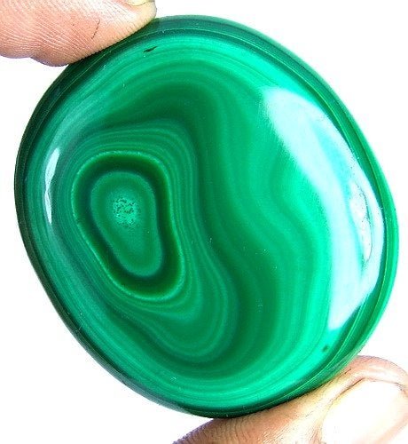 160 CT NATURAL UNTREATED ARTISTIC BANDING MALACHITE: EMSTONE : NATURAL MALACHITETOTAL WEIGHT : 170.00 CARATSDIMENSION : 45 X 39 X 7MM (APPROX.)CLARITY : OPAQUESHAPE : OVALORIGIN KNOWN : AFRICATREATMENT : NON