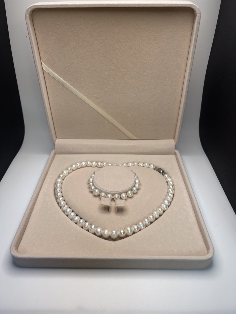 Pearl Necklace and Bracelet Set (1 of 6)