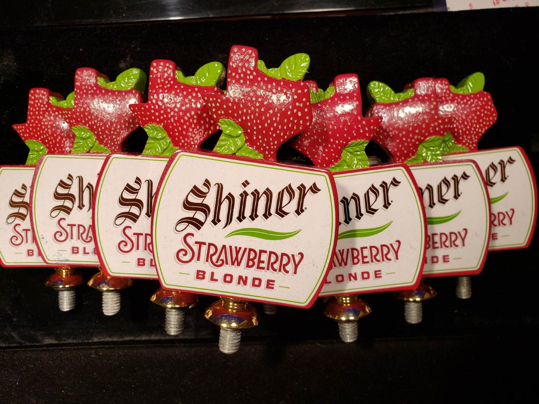 SHINER BEER STRAWBERY BLONDE ALE BEER TAP PULL HANDLE (1 of 3)
