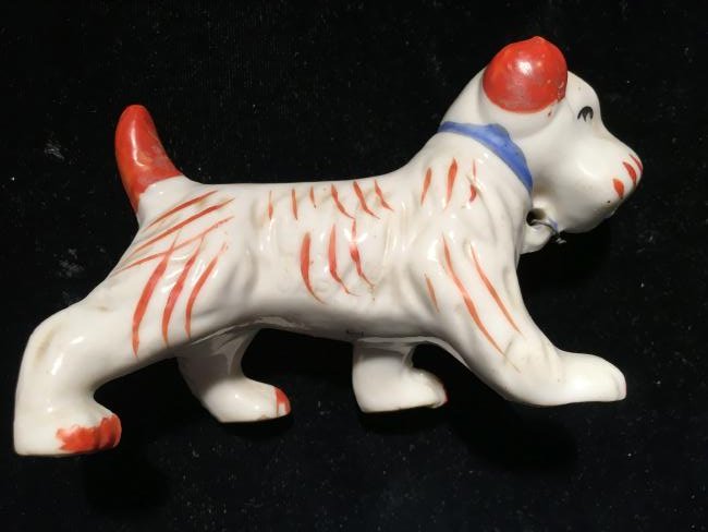 ANTIQUE PORCELIN DOG FIGURINE JAPAN: JAPAN ANTIQUE DOG FIGURINE