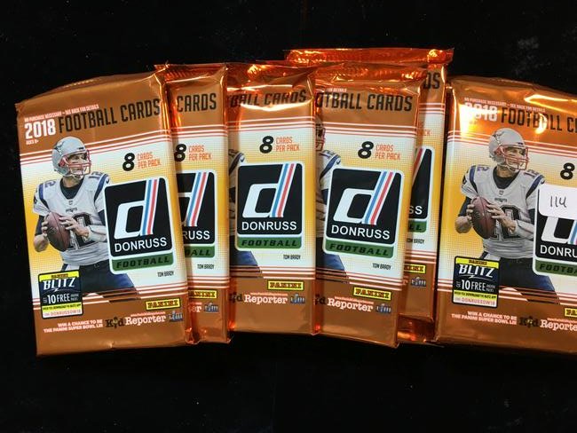 LOT OF 8 SEALED FOIL PACKS 2018 PANINI DONRUSS FOOTBALL: LOT OF 8 SEALED FOIL PACKS 2018 PANINI DONRUSS FOOTBALL