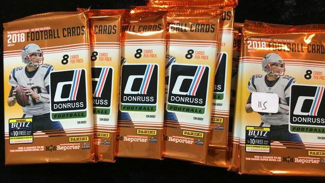 LOT OF 8 SEALED FOIL PACKS 2018 PANINI DONRUSS FOOTBALL (1 of 1)