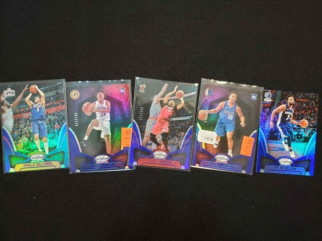 2018-2019 CERTIFIED BASKETBALL NUMBERED LOT: JALEN BRUNSON 149/199, WAYNE SELDEN 116/199, DANILO GALLINARI 085/199