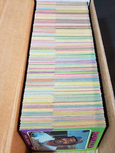 VINTAGE 1975 TOPPS BASEBALL CARD LOT NEAR MINT ++ WITH: BEAUTIFUL LOT OF 1975 TOPPS BASEBALL CARDS 550 COUNT BOX FULL HIGH GRADE LOT