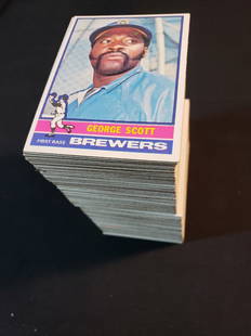 VINTAGE 1976 TOPPS BASEBALL EX-NRMT LOT 1/2 BOX FULL: 800 COUNT BOX OVER HALF FULL OF 1976 TOPPS BASEBALL CARDS. FROM HUGE COLLECTION THESE AVERAGE EX TO NR MINT CONDITION. MANY DUPLICATES BUT NICE VARIETY AND GREAT CONDITION FOR SET BUILDERS