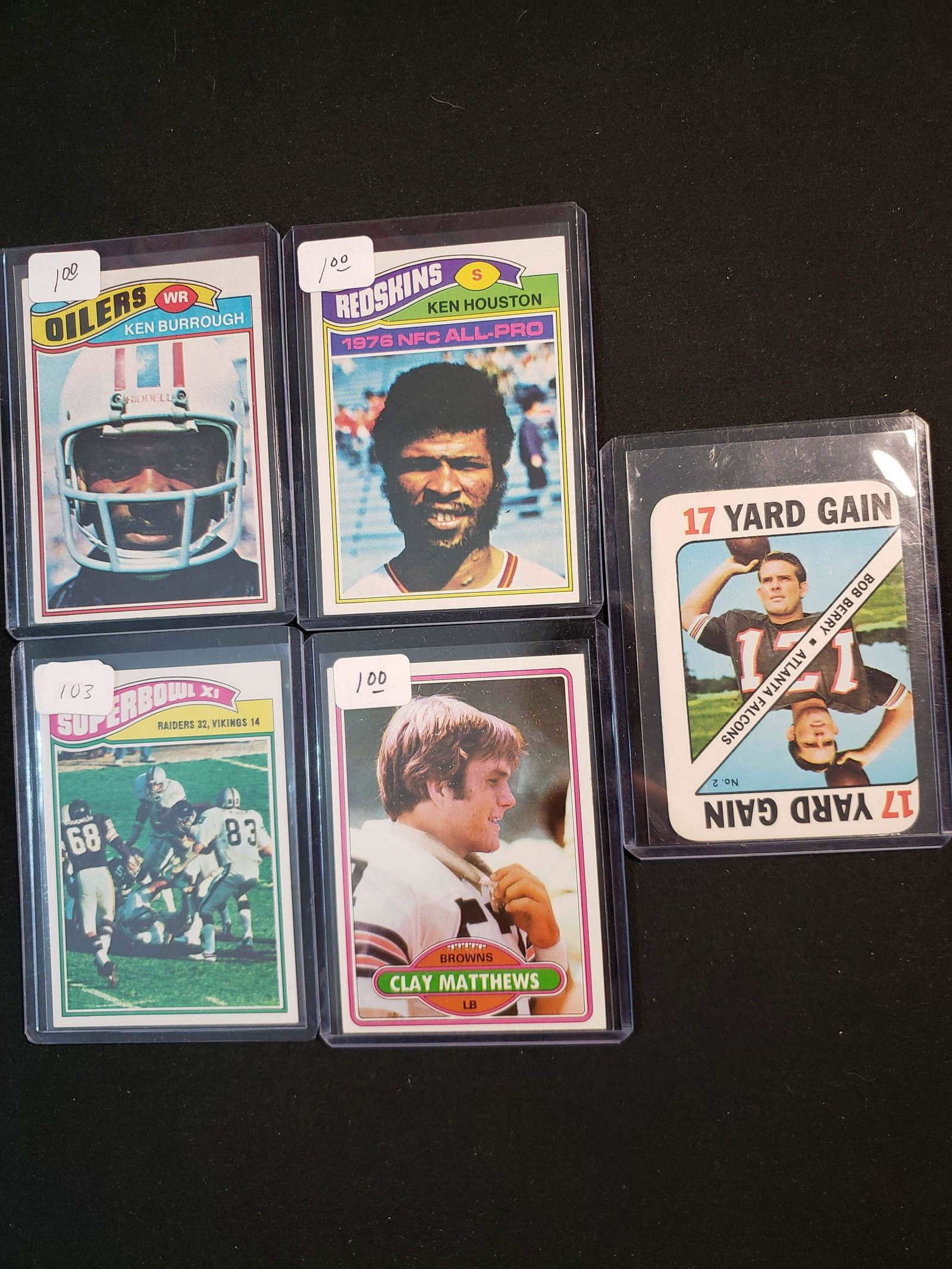 VINTAGE NFL FOOTBALL CARD COLLECTION: BOB BERRY 17 YARD GAIN CARD, CLAY MATTHEWS CLEVELAND BROWNS1982 TOPPS