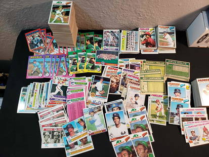 VINTAGE BASEBALL CARD LOT IN NEAR MINT WITH SOME MINOR: HIGH GRADE LOT OVER 800 CARDS 1975, 1977, 1979 TOPPS BASEBALL NEAR MINT LOT SOME DUPES WITH A FEW MINOR STARS PRISTINE SHARP LOT HALF SHOE BOX FULL