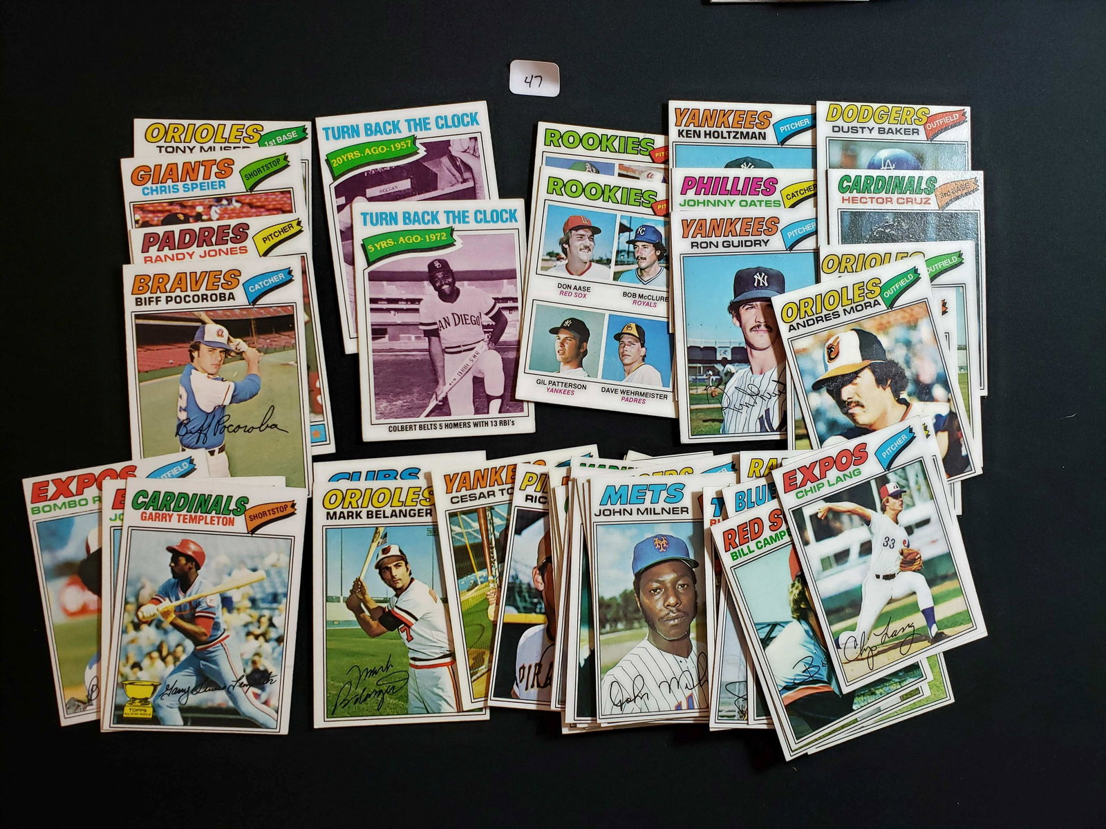HIGHER GRADE VINTAGE 1977 TOPPS BASEBALL CARD LOT (1 of 1)