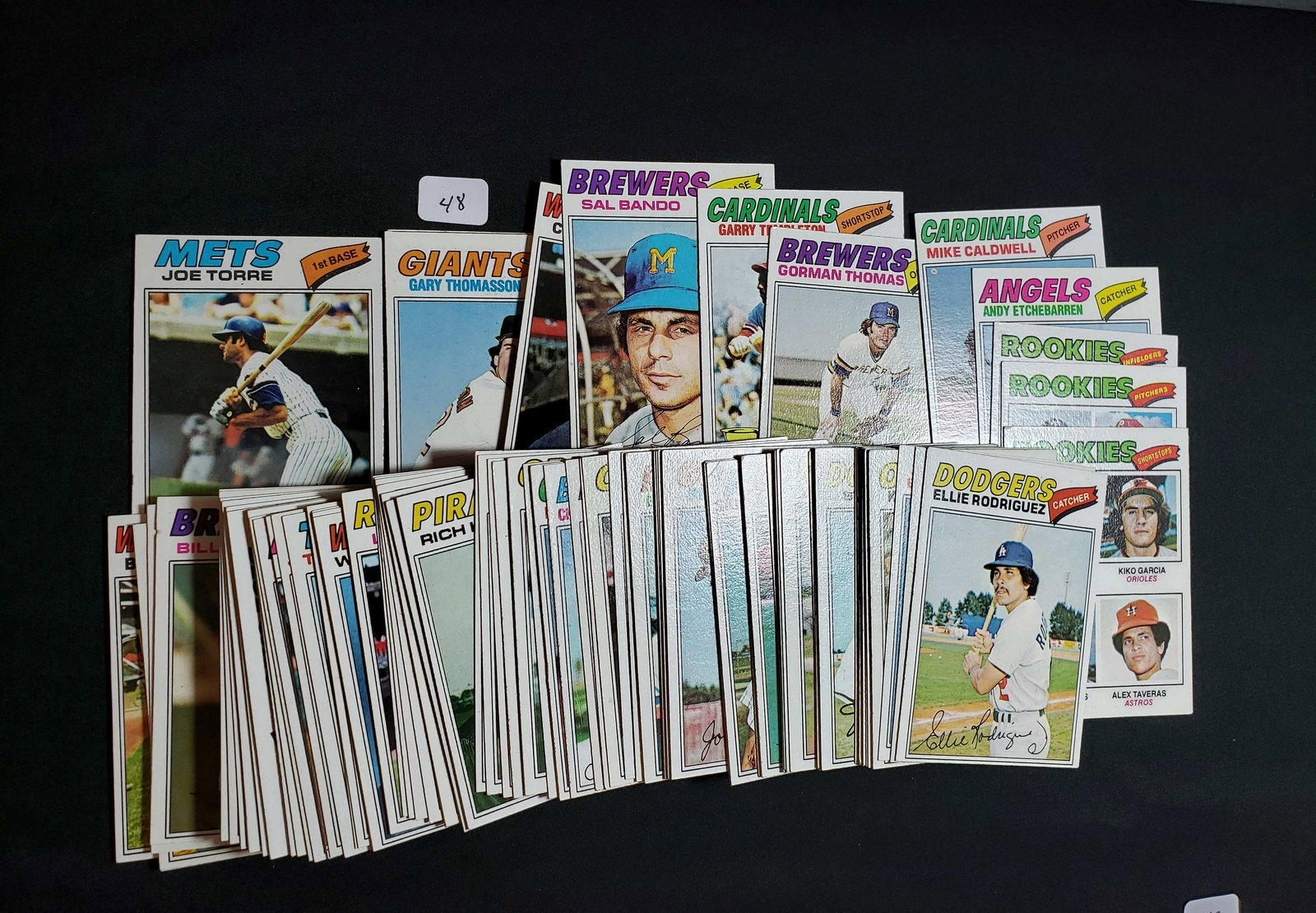 HIGHER GRADE VINTAGE 1977 TOPPS BASEBALL CARD LOT (1 of 1)