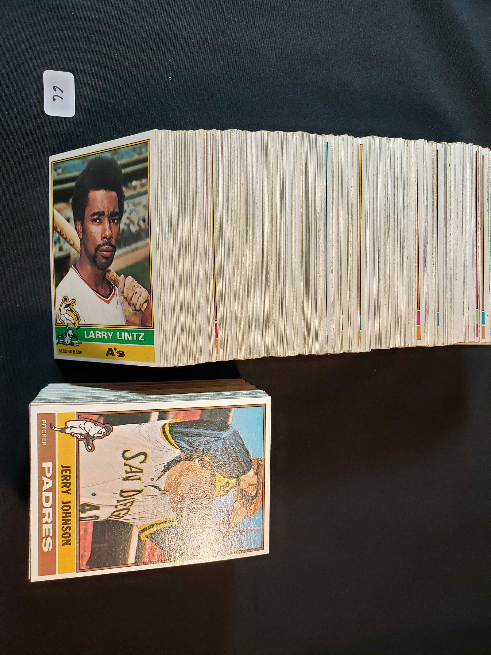 300 COUNT 1976 TOPPS BASEBALL NEAR MINT PLUS (1 of 2)