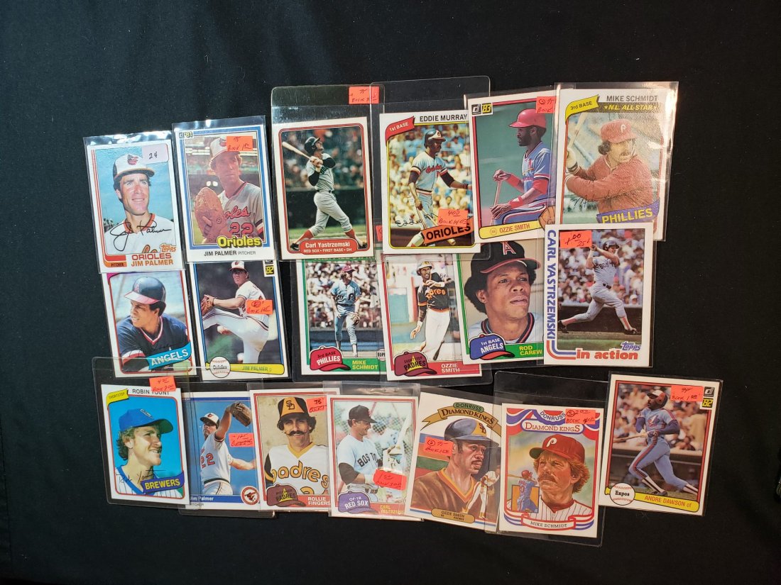 Lot of 20 Hall of Famers Baseball Cards: 20 higher grade ex-nrmt plus baseball cardsOzzie Smith, schmidt, yount, palmer, carew, yaz and more