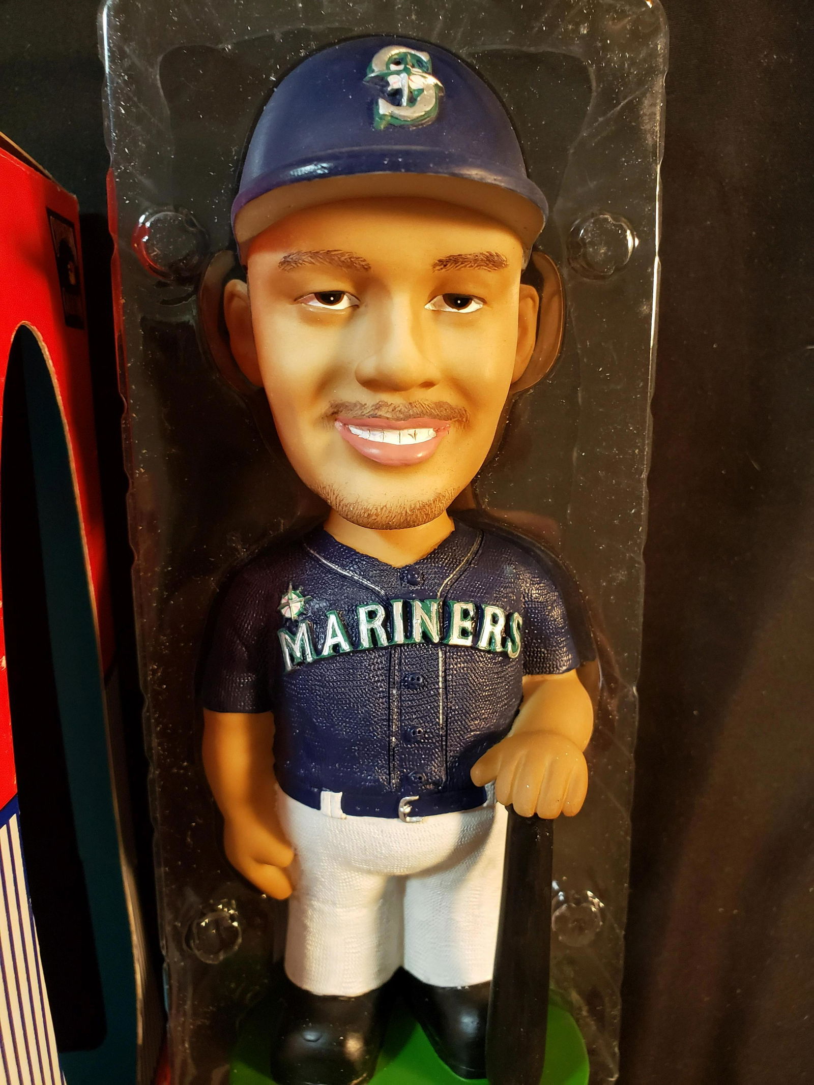 COOPERSTOWN COLLECTION HAND PAINTED BOBBLE HEAD (1 of 4)