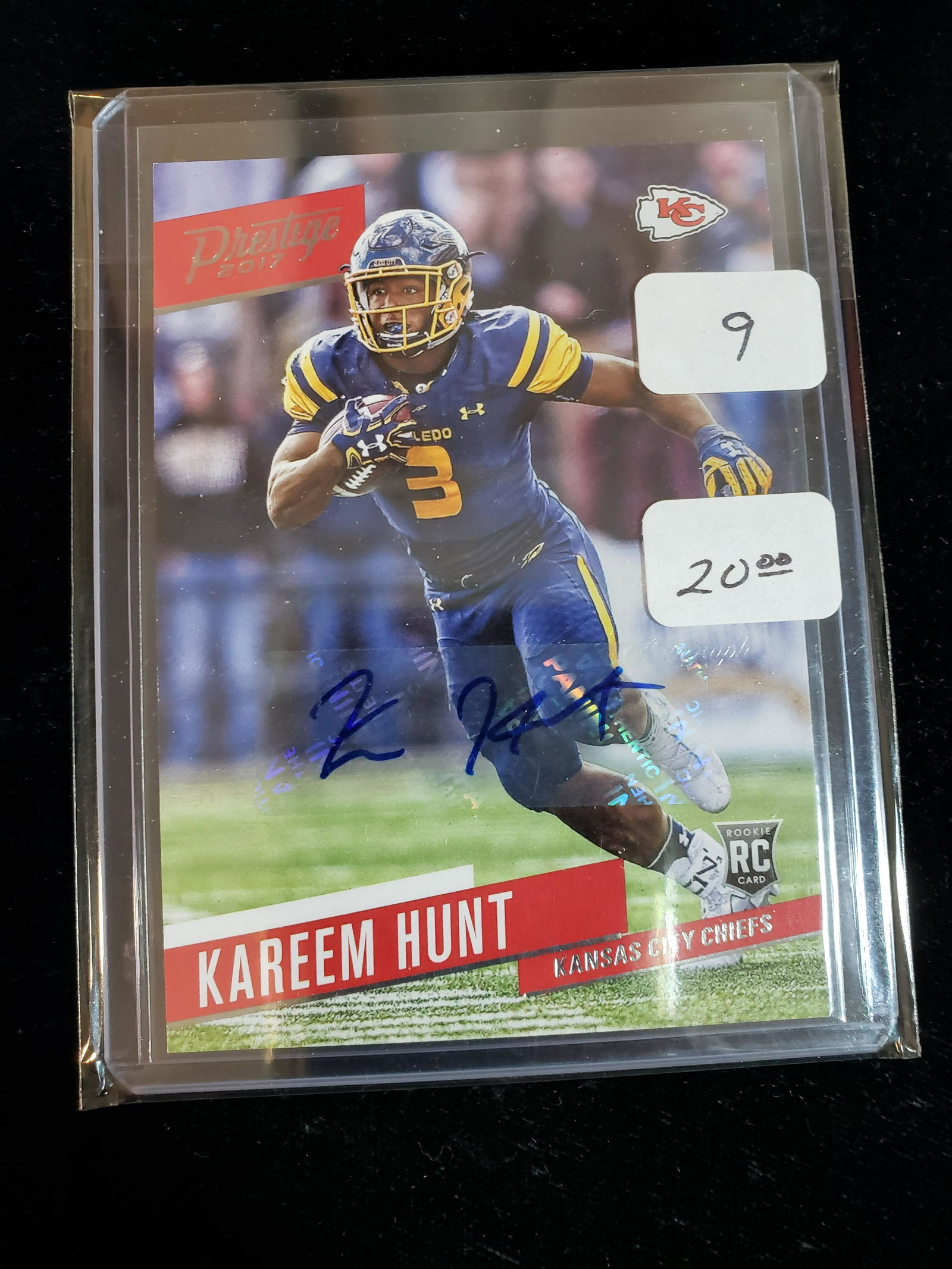 2017 PRESTIGE KAREEM HUNT ROOKIE AUTOGRAPHED CARD: KAREEM HUNT CHIEFS/BROWNS/TOLEDO ROOKIE AUTOGRAPH CARD