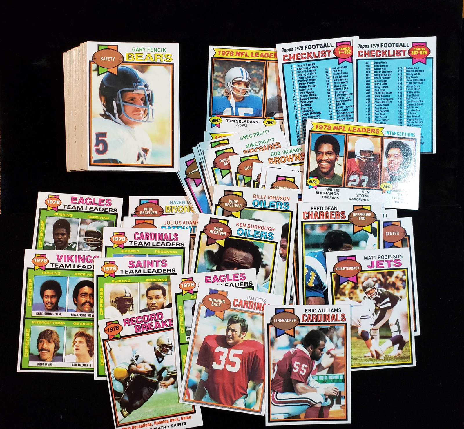 1979 TOPPS FOOTBALL HIGH GRADE LOT WITH STARS: NICE STARTER SET/BETTER GRADE LOT OF 100 CARDS MAYBE 2-3 DUPES WITH STARS & SEMI STARS BILLY WHITE SHOES JOHNSON, GREG PRUIT, TEAM LEADER AND NFL LEADER CARDS
