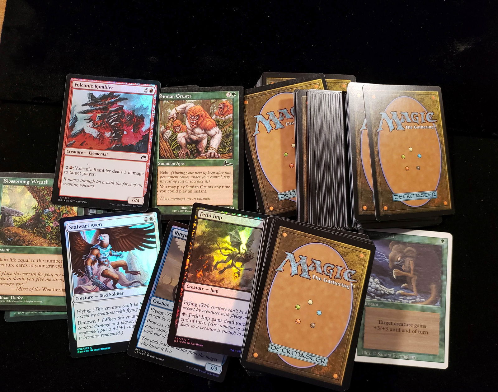 LOT OF 200 RANDOM MAGIC THE GATHERING CARDS (1 of 1)