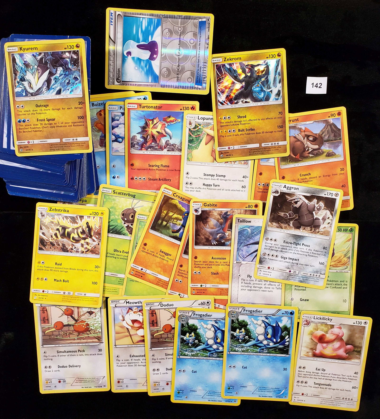 LOT OF 100 POKEMON TCG GAME CARDS: MIXED LOT OF POKEMON GAME CARDS WITH FOILS HOLOS