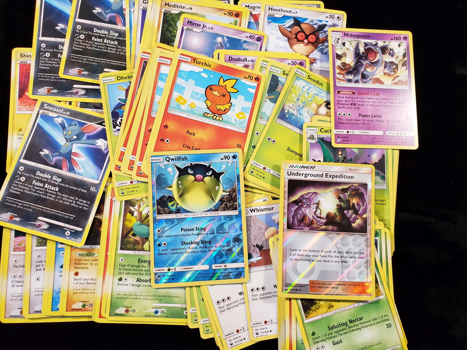 LOT OF 100 POKEMON TCG GAME CARDS: MIXED LOT OF POKEMON GAME CARDS WITH FOILS HOLOS