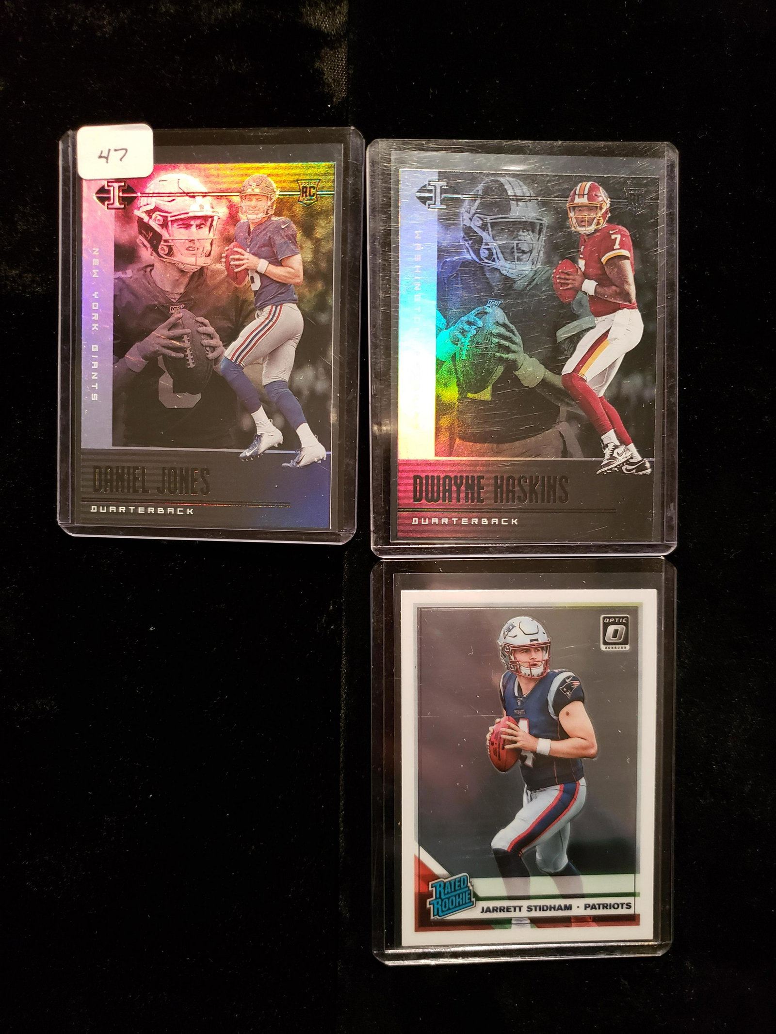 2019 NFL ROOKIE QUARTERBACKS LOT: DANIEL JONES GIANTS, DWAYNE HASKINS REDSKINS, JARRETT STIDHAM 3 OF THE TOP ROOKIE QB'S FROM 2019