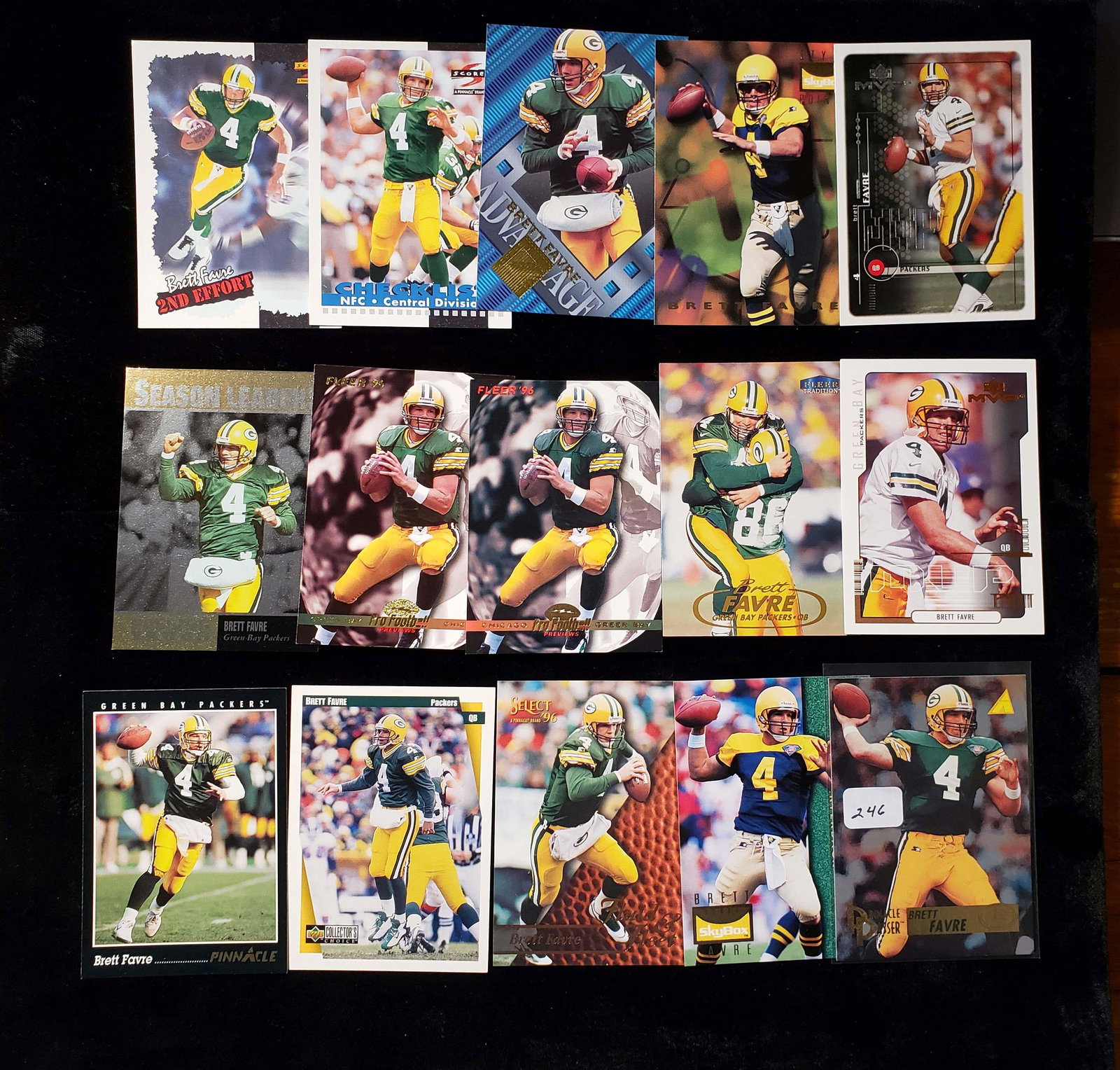 LOT OF 15 BRETT FAVRE GREEN BAY PACKERS CARDS: LOT OF 15 BRETT FAVRE GREEN BAY PACKERS CARDS