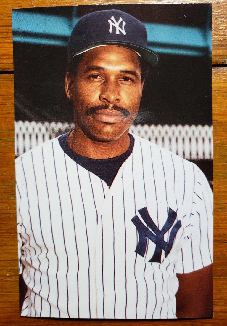 1985 TCMA YANKEES OFFICIAL POSTCARD: HAL OF FAMER DAVE WINFIELD NEW YORK YANKEES MINT CONDITION.