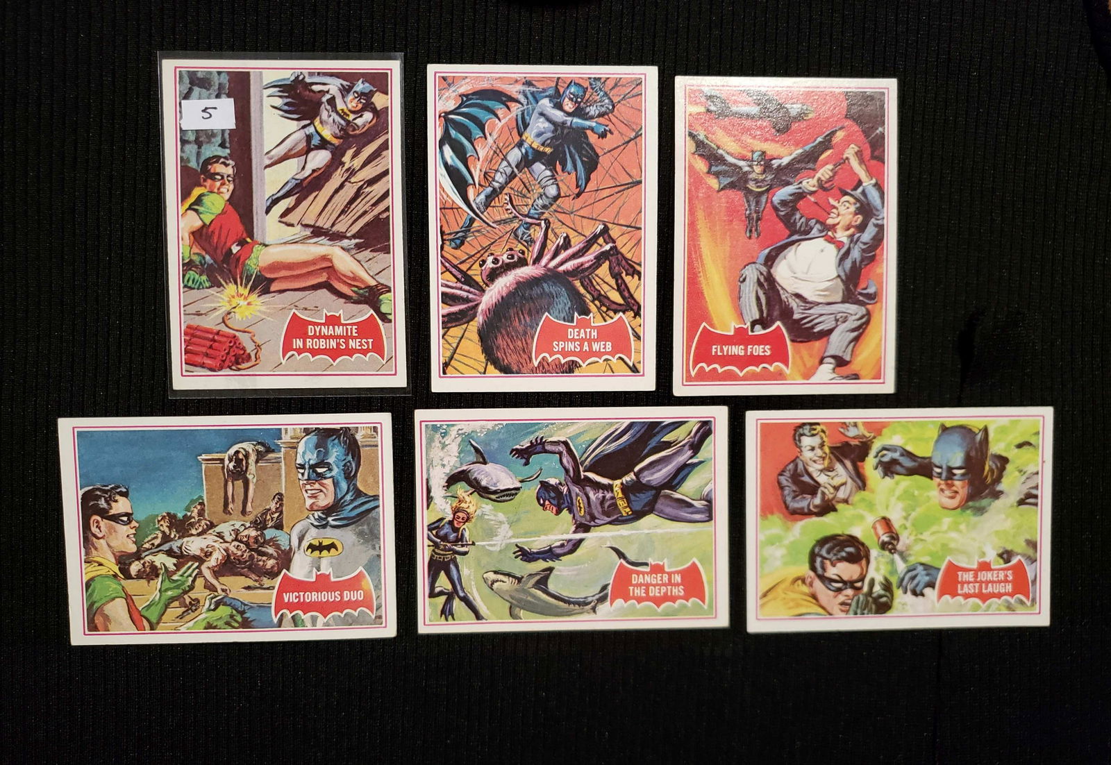 1966 BATMAN CARDS SERIES 1 RED BAT BEAUTIFUL CARDS (1 of 2)