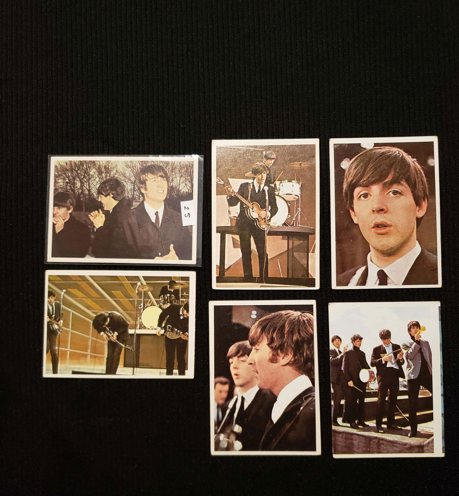 1964 TOPPS BEATLES COLOR CARDS IN EXCELLENT CONDITION (1 of 2)